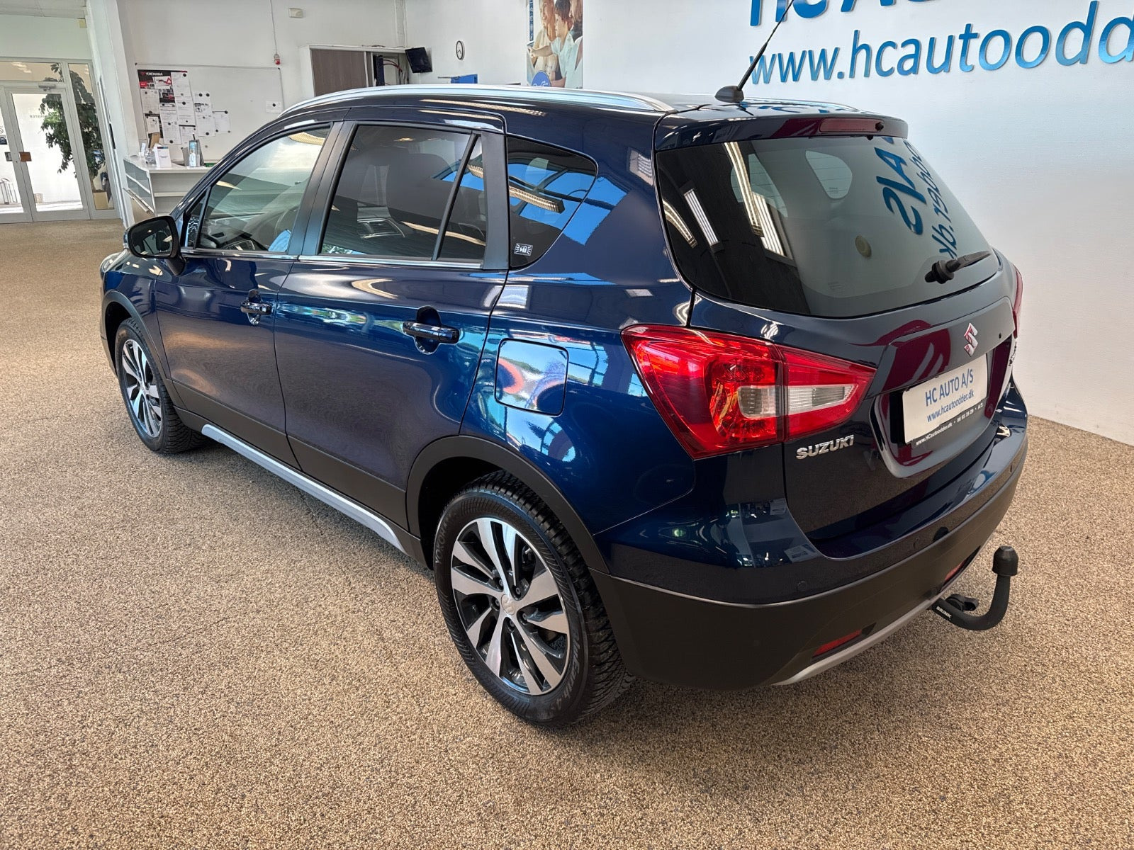 Blå Suzuki S-Cross fra 2021