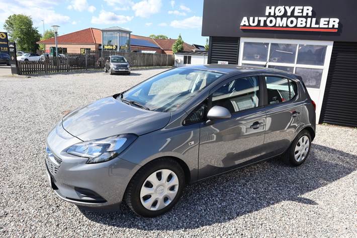 Grå Opel Corsa fra 2015 set udefra