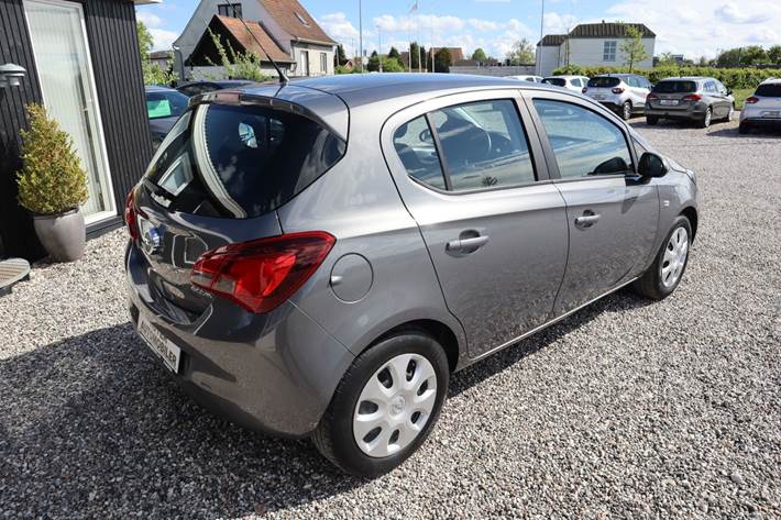 Grå Opel Corsa fra 2015