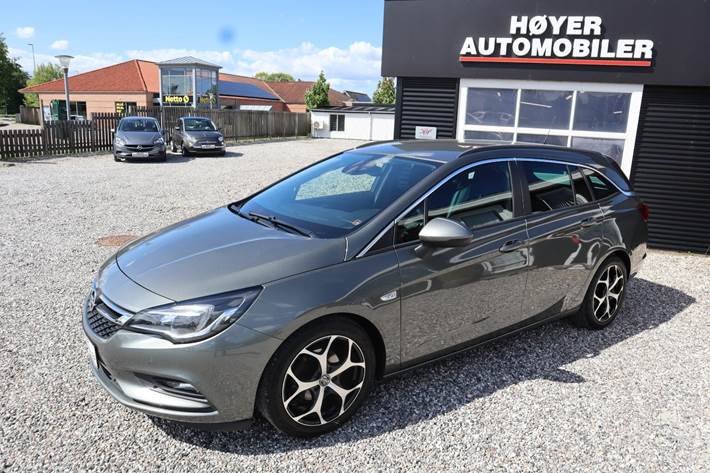 Grå Opel Astra fra 2019 set udefra