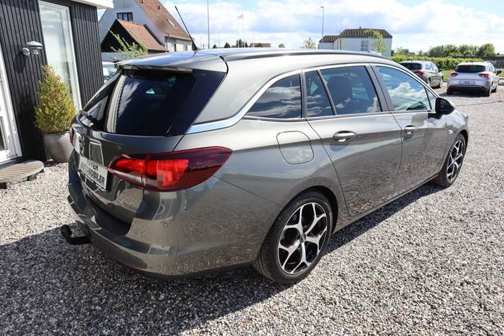 Grå Opel Astra fra 2019