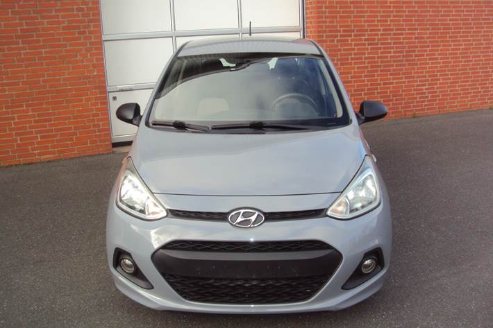 Grå Hyundai i10 fra 2015