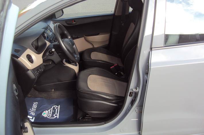 Grå Hyundai i10 fra 2015