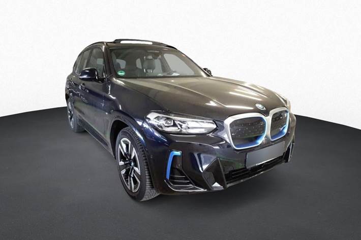 Sort BMW iX3 fra 2023 set udefra