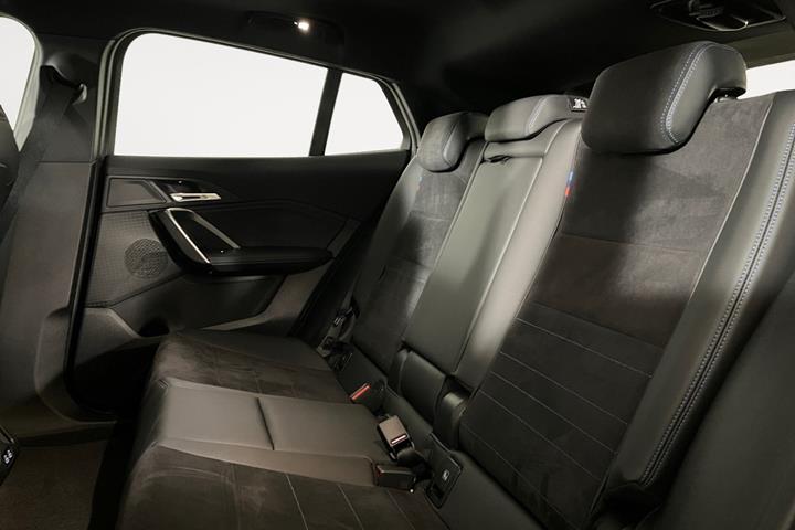 Grøn BMW iX2 fra 2025