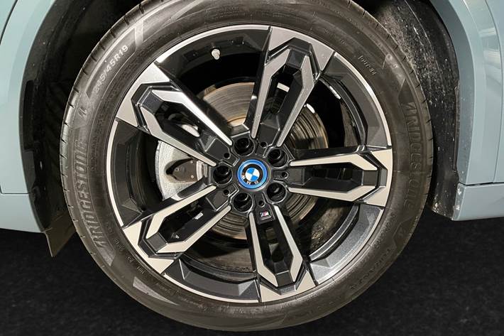 Grøn BMW iX2 fra 2025