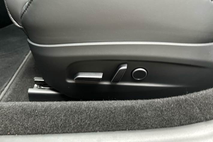 Grå Tesla Model 3 fra 2024