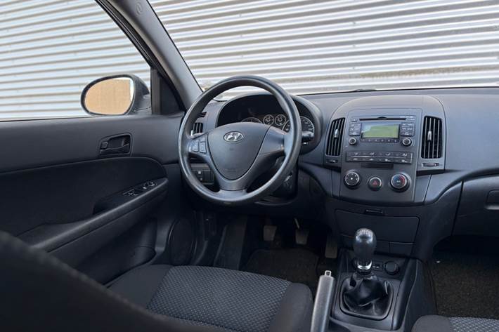 Blå Hyundai i30 fra 2011
