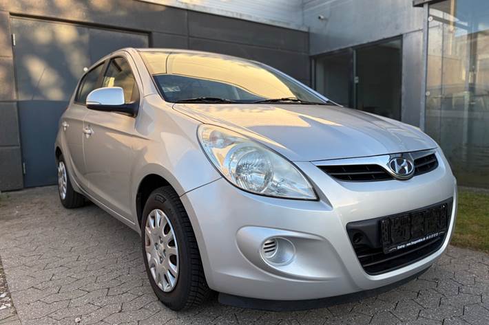 Sølv Hyundai i20 fra 2011