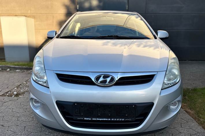 Sølv Hyundai i20 fra 2011