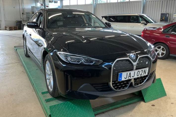 Sort BMW i4 fra 2023