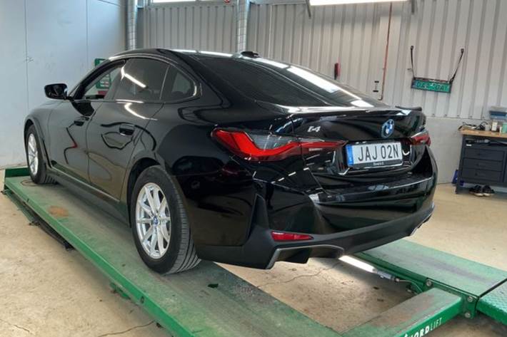 Sort BMW i4 fra 2023