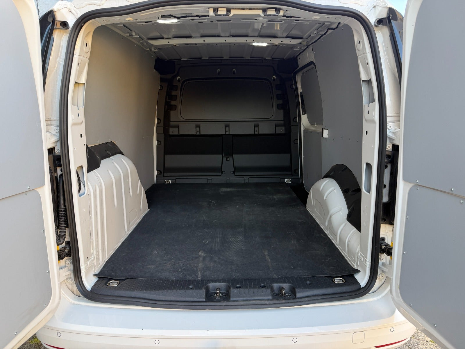 Hvid VW Caddy Maxi fra 2025