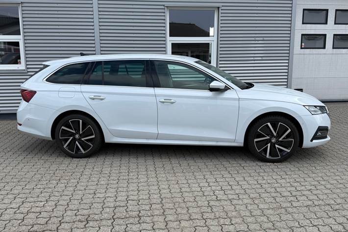 Hvid Skoda Octavia fra 2021