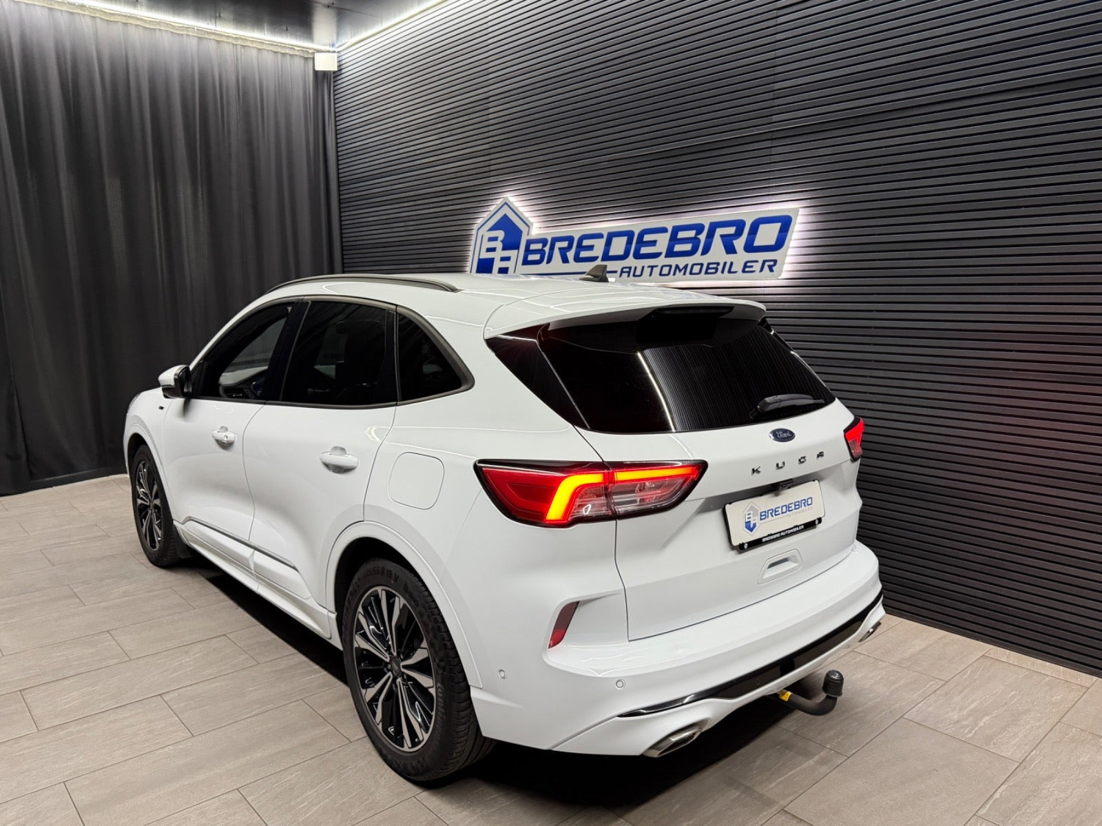 Hvid Ford Kuga fra 2021