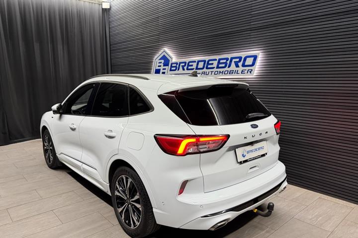 Hvid Ford Kuga fra 2021