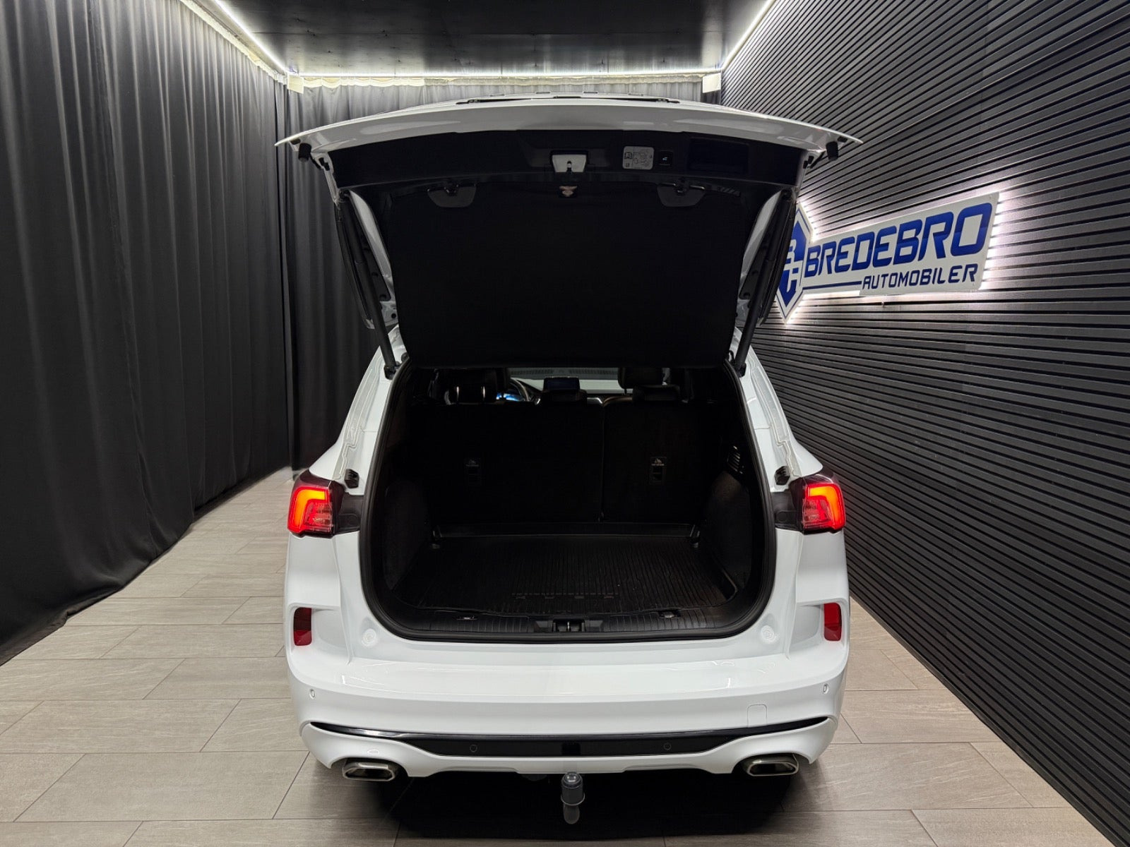 Hvid Ford Kuga fra 2021