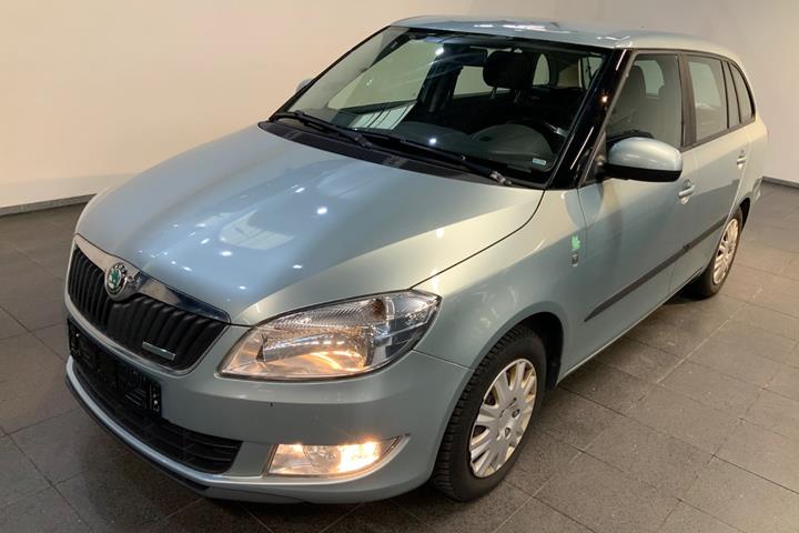 Grøn Skoda Fabia fra 2013 set udefra