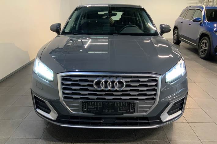 Grå Audi Q2 fra 2020