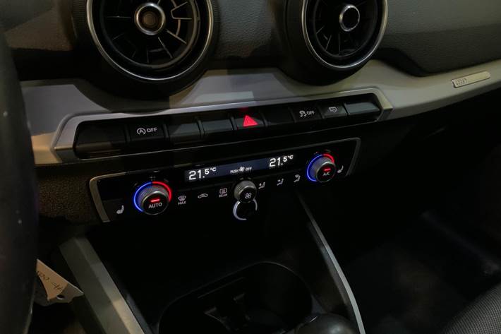 Grå Audi Q2 fra 2020