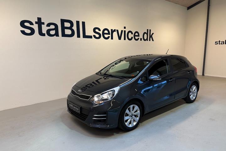 undefined Kia Rio fra 2016 set udefra