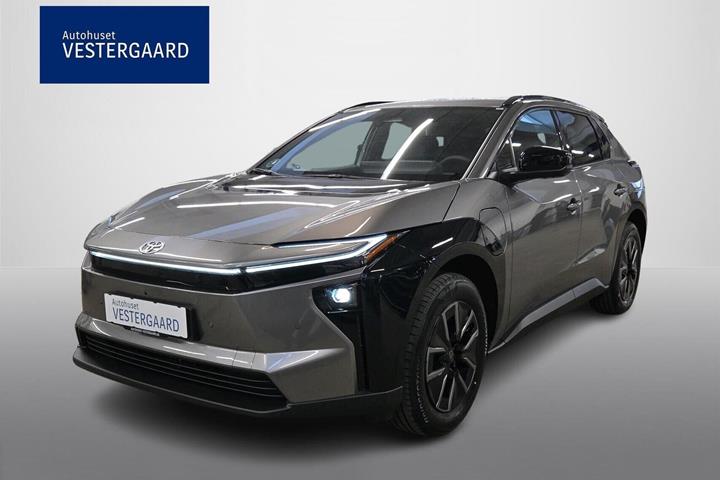 Grå Toyota BZ4X fra 2025 set udefra