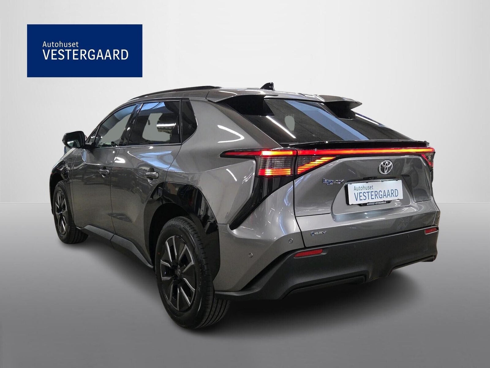 Grå Toyota BZ4X fra 2025