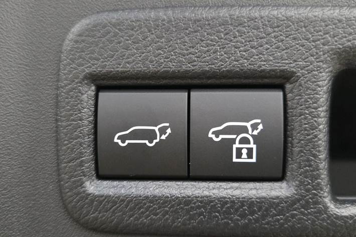 Grå Toyota BZ4X fra 2025