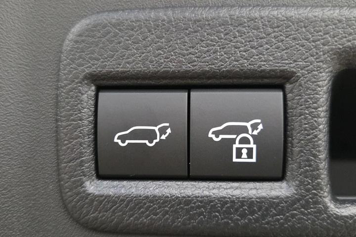 Grå Toyota BZ4X fra 2025