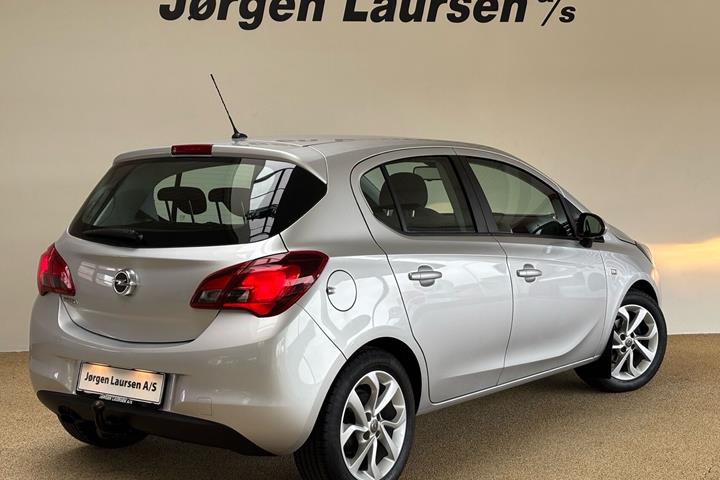 Sølv Opel Corsa fra 2016