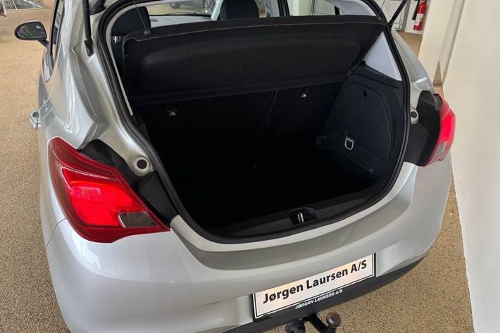Sølv Opel Corsa fra 2016