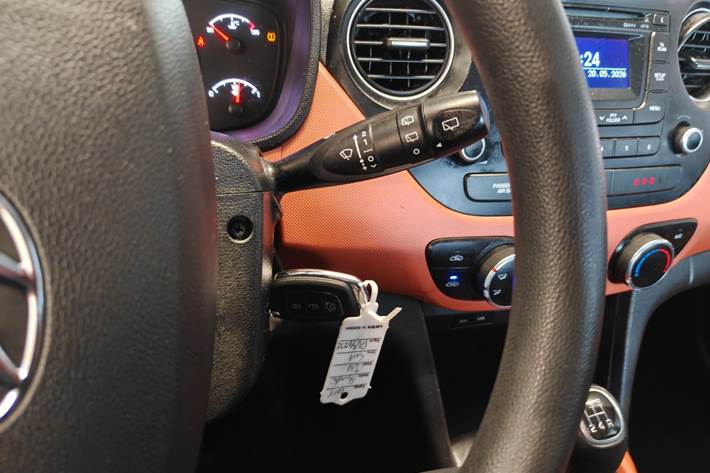 Gul Hyundai i10 fra 2015