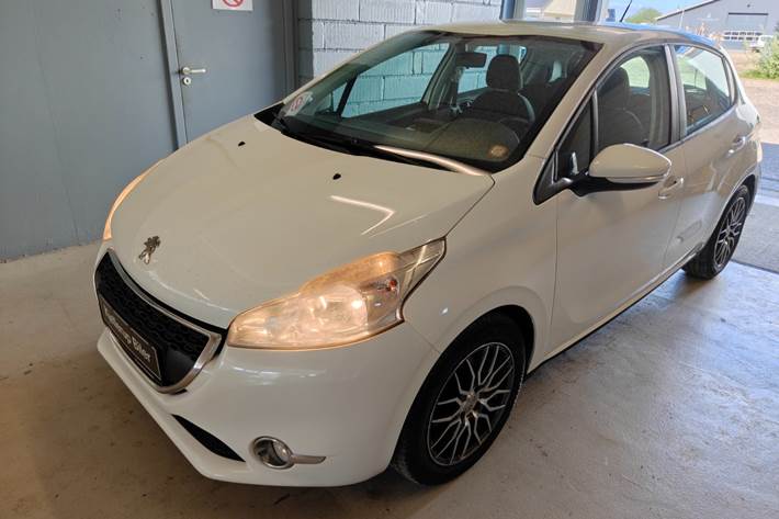 Gul Peugeot 208 fra 2014