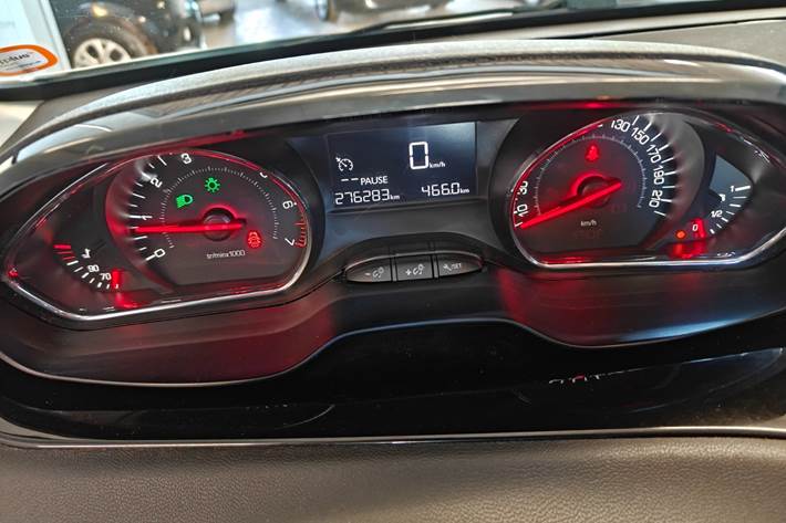 Gul Peugeot 208 fra 2014