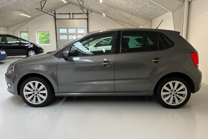 Grå VW Polo fra 2014