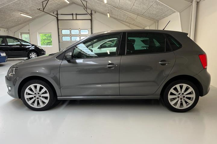 Grå VW Polo fra 2014