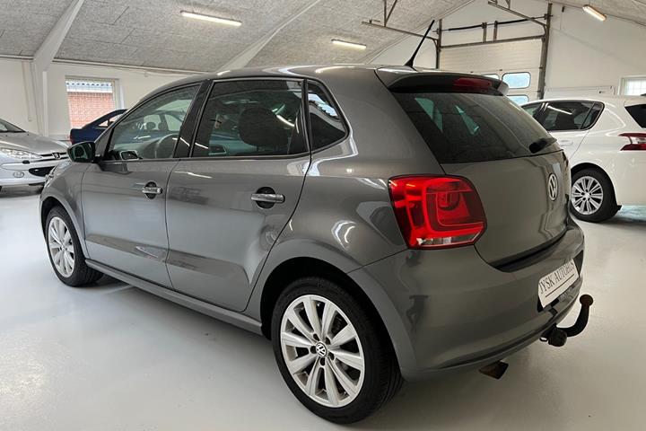Grå VW Polo fra 2014