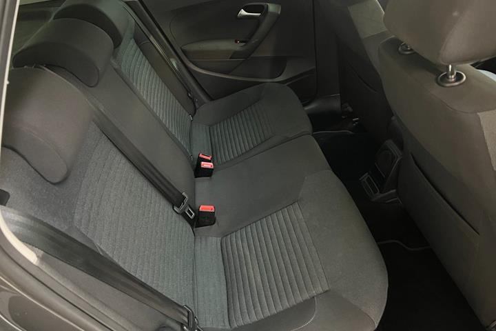 Grå VW Polo fra 2014