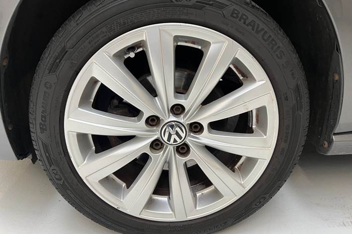 Grå VW Polo fra 2014