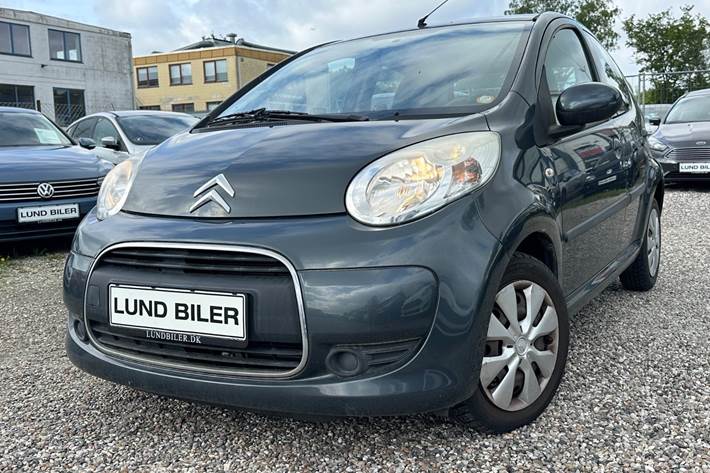 Grøn Citroën C1 fra 2011 set udefra