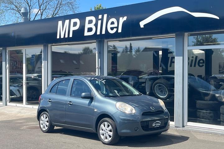 Grå Nissan Micra fra 2011