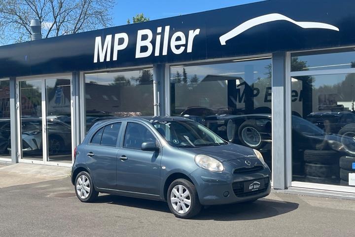 Grå Nissan Micra fra 2011