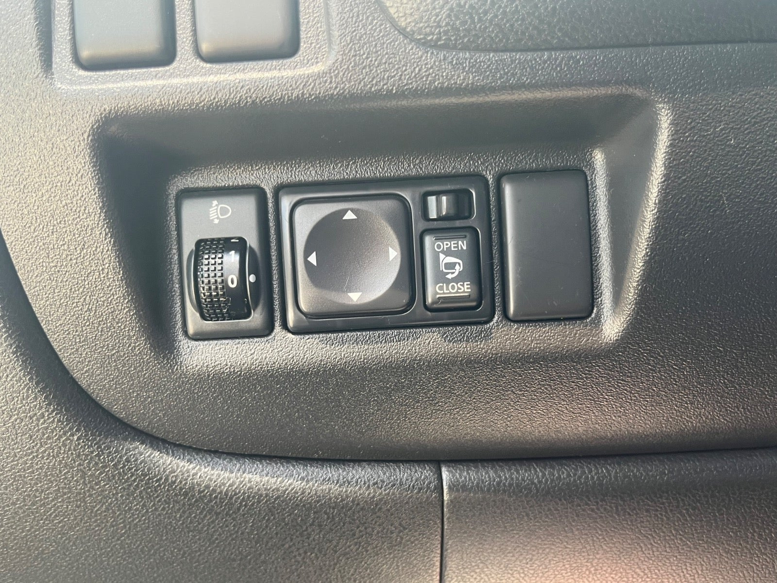 Grå Nissan Micra fra 2011