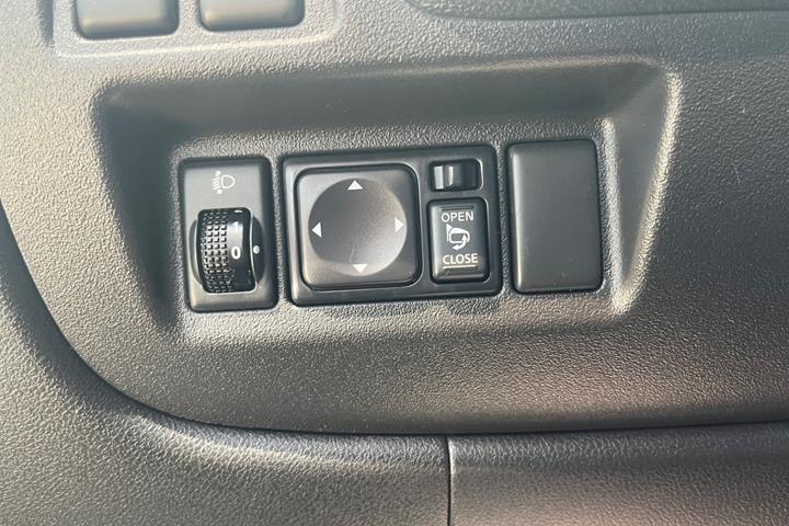Grå Nissan Micra fra 2011