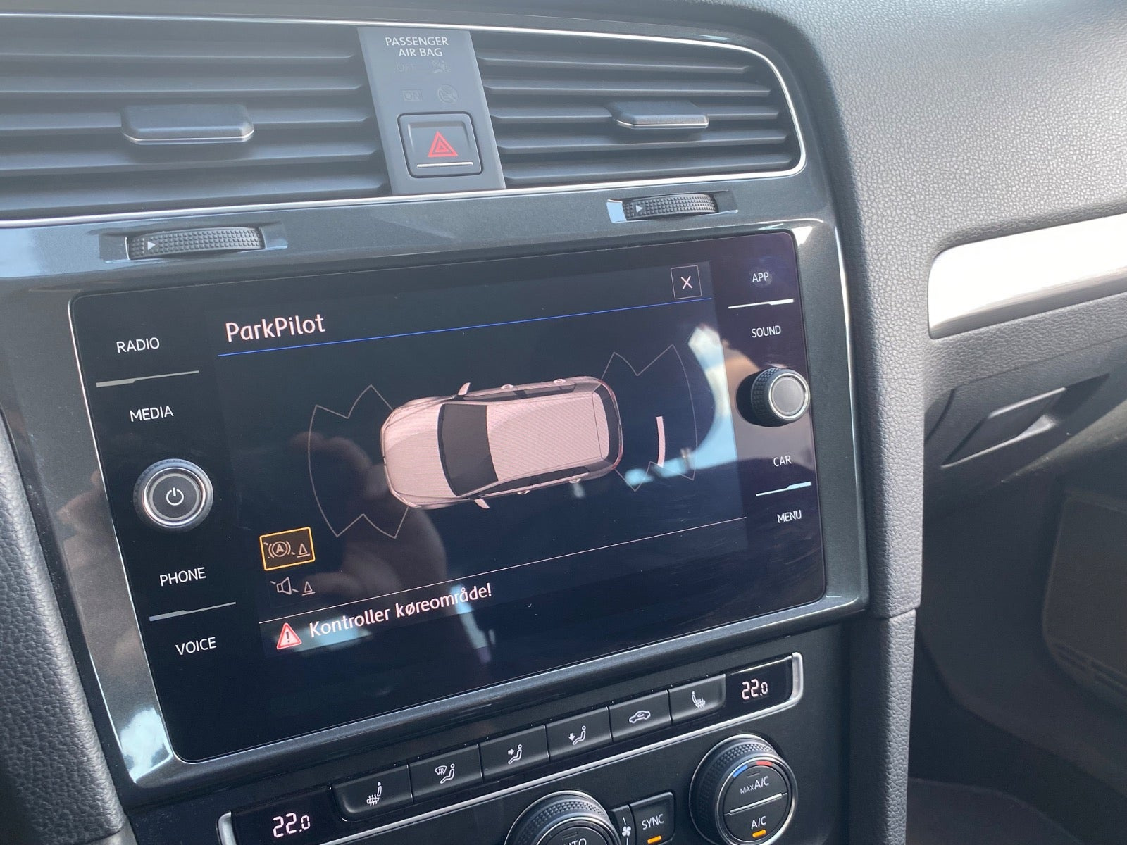 Grå VW Golf VII fra 2018