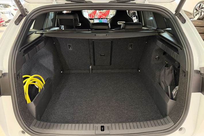 Hvid Skoda Enyaq fra 2025