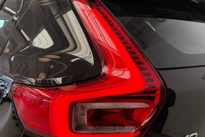 Sort Volvo XC40 fra 2024