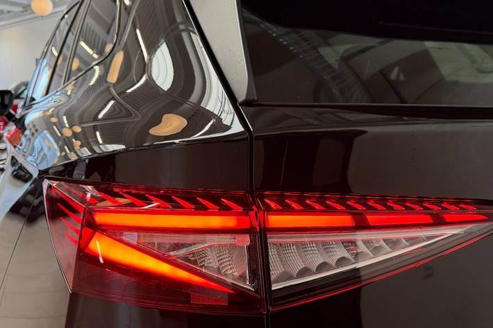 Sort Skoda Enyaq fra 2026