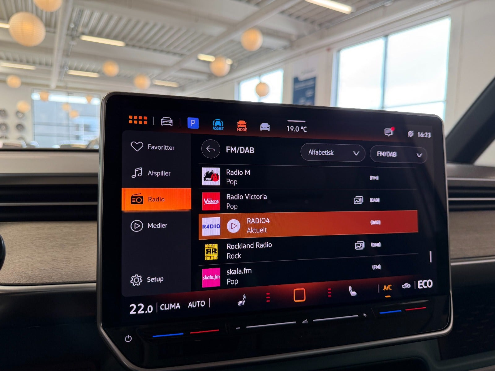 Grå VW ID.Buzz fra 2025