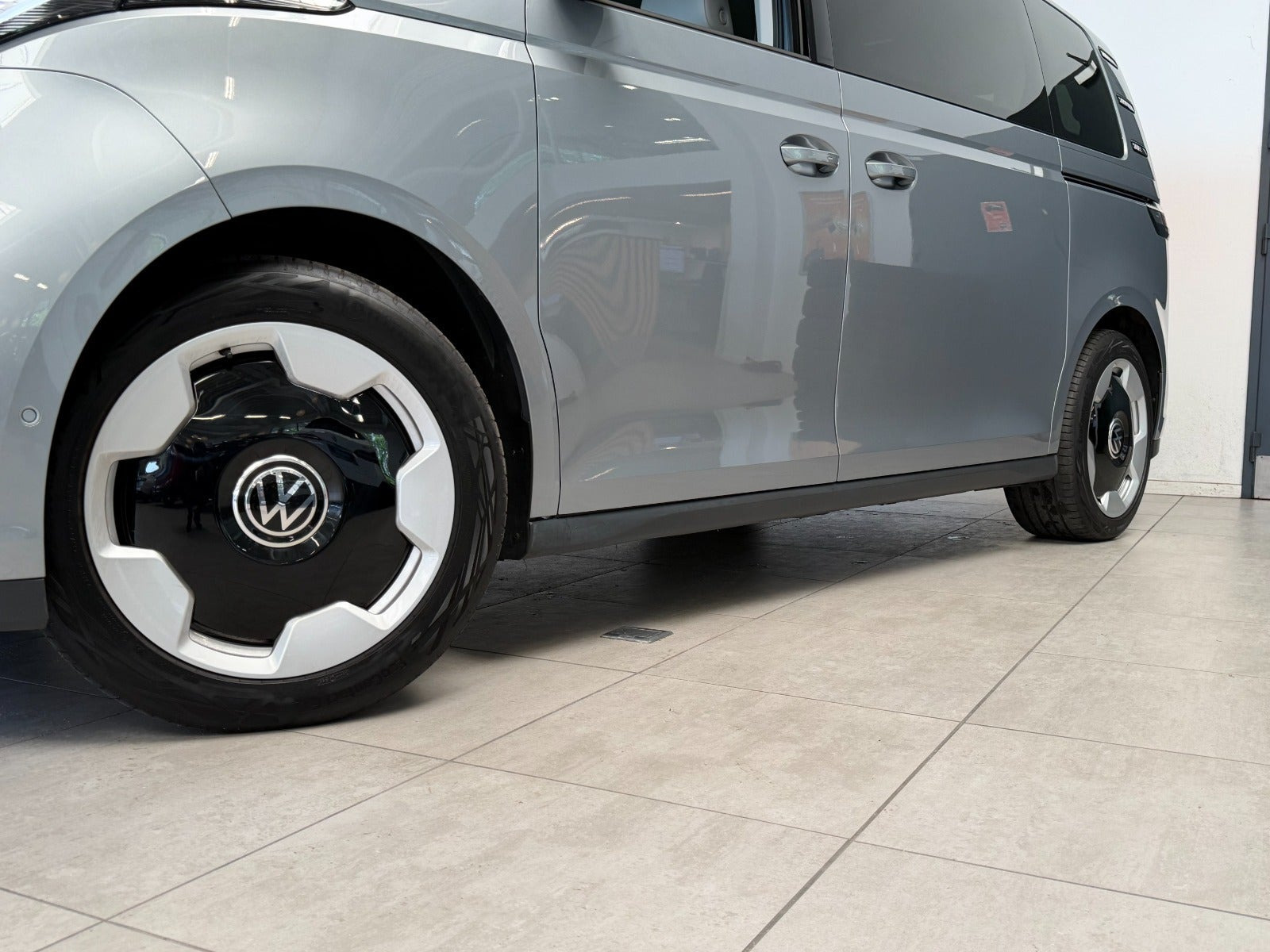 Grå VW ID.Buzz fra 2025
